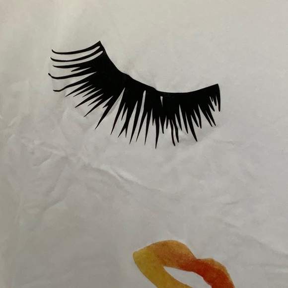 ๐SALE๐ โค๏ธKISS me Iโm pretty graphic t shirt - Picture 5 of 5